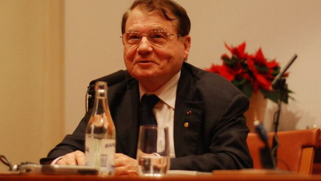 imagen Honoris Causa de la UNCuyo al médico que descubrió el virus del Sida
