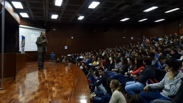 imagen Referente peruano en arquitectura disertó en la UNCuyo