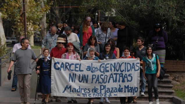 imagen Distinguirán a Madres de Plaza de Mayo de Mendoza