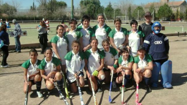 imagen Mamis de hockey sobre césped de la "U", entre los 10 mejores del país