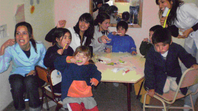 imagen Docentes y alumnos de Odontología distinguidos por su trabajo solidario