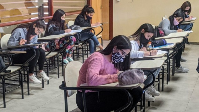 imagen #PresencialidadUNCUYO: testimonios y expectativas de quienes ya concurren a la Facultad de Educación para rendir exámenes