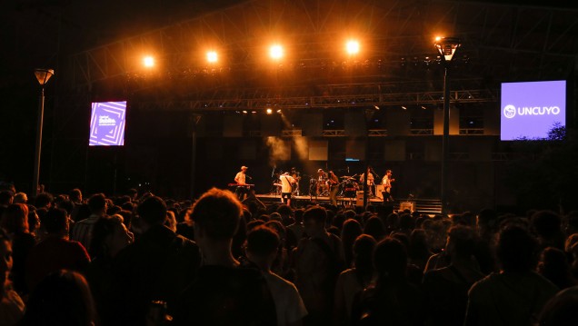 imagen Casi 13 mil personas se "subieron" al festival de fin de año de la UNCUYO