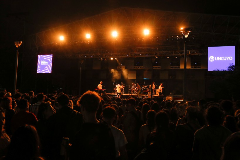 imagen Casi 13 mil personas se "subieron" al festival de fin de año de la UNCUYO