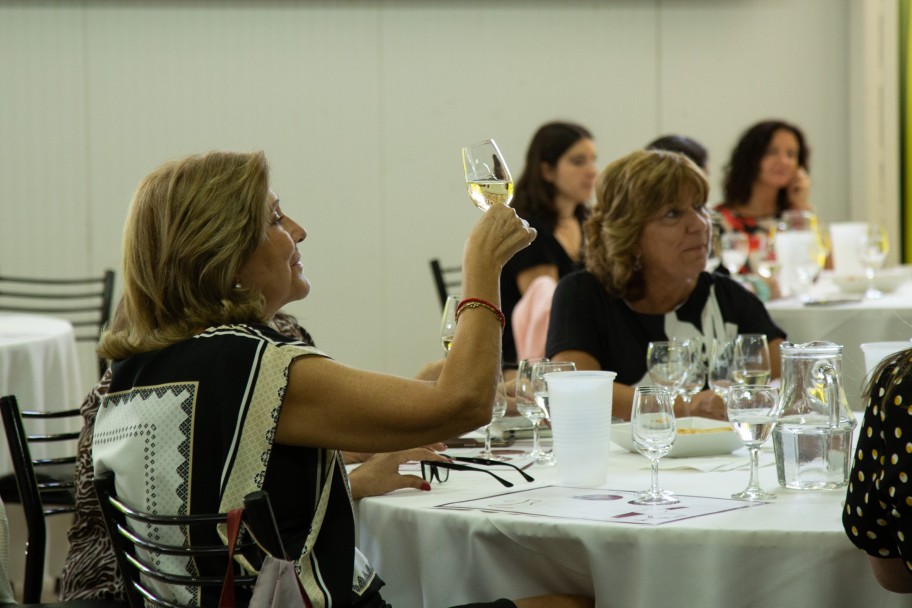 imagen Científicas de la UNCUYO protagonizaron una degustación en su día