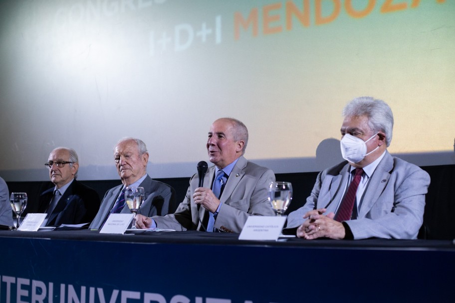 imagen Comenzó el I Congreso Interuniversitario I+D+i Mendoza que reúne el trabajo de más de 2000 investigadores de ocho universidades
