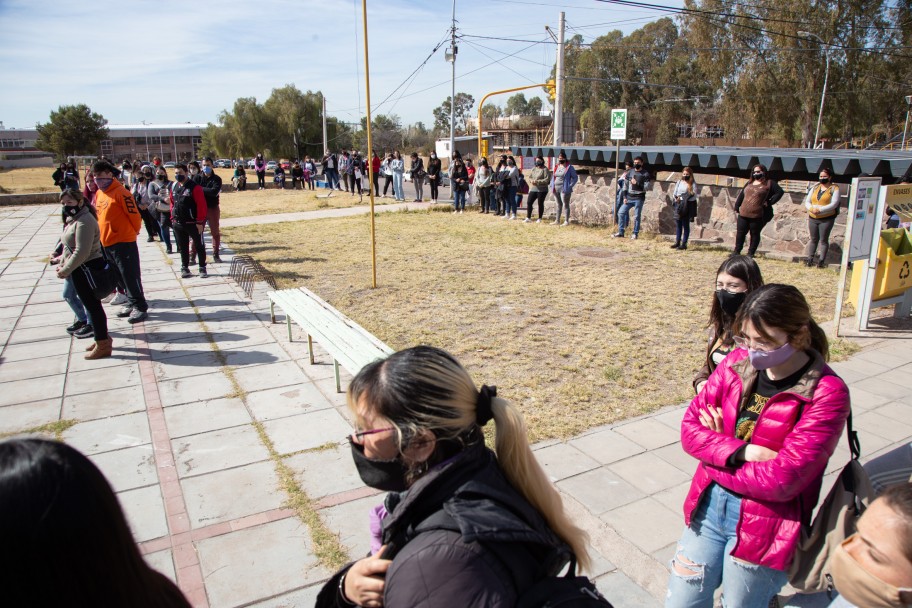 imagen Conectividad en la UNCUYO: entregaron tablets a estudiantes