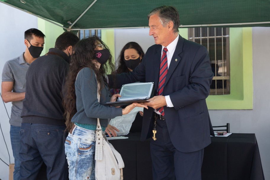 imagen Conectividad en la UNCUYO: entregaron tablets a estudiantes