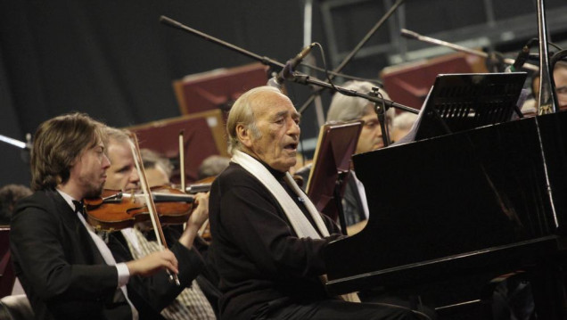 imagen Honoris Causa para el pianista Miguel Ángel Estrella
