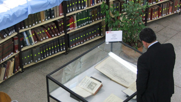 imagen Biblioteca Central celebró el Bicentenario exhibiendo libros del siglo XVIII y XIX