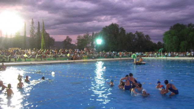 imagen Más de 500 niños en el cierre de temporada de pileta de la UNCuyo