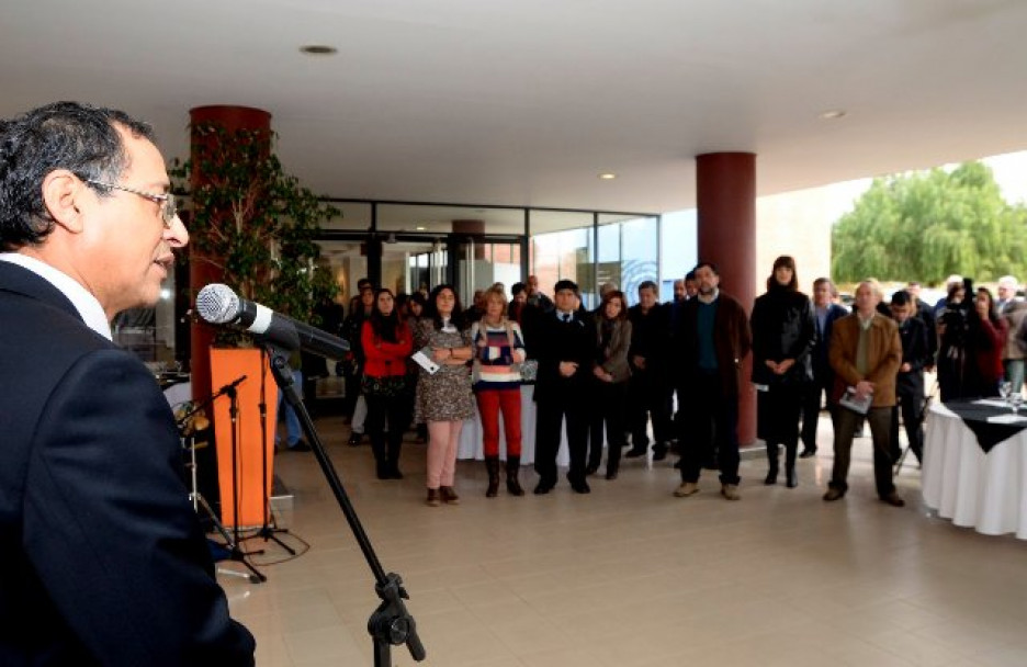 imagen El arte "lumínico"de Cristina Bañeros se exhibe en una muestra en el Rectorado