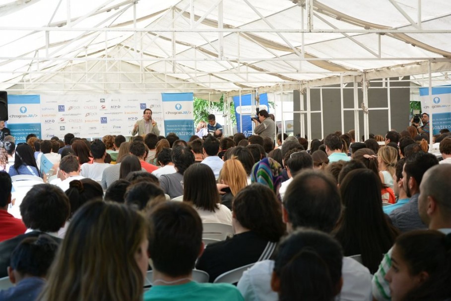 imagen Estudiantes secundarios aprenden a programar en Mendoza