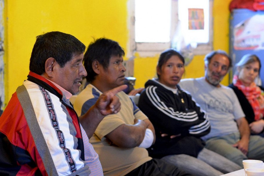 imagen Autoridades universitarias visitaron a los vecinos del Barrio Flores