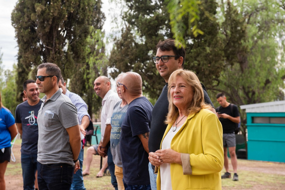 imagen El Natatlón Solidario recaudó 250 kilos de leche en su decimotercera edición