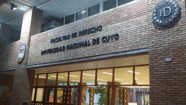 imagen Tiene nueva fachada la facultad de Derecho