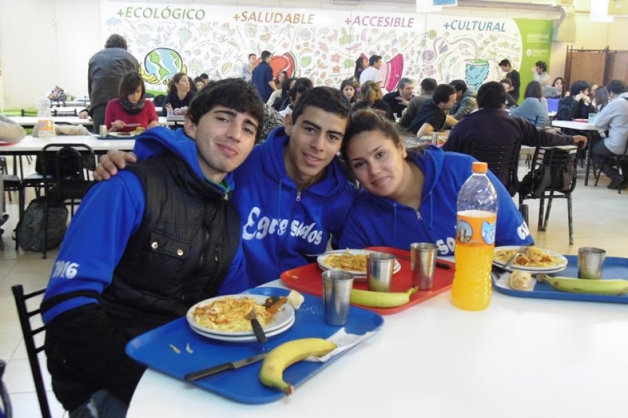 imagen Los chicos compartieron un almuerzo en el comedor universitario