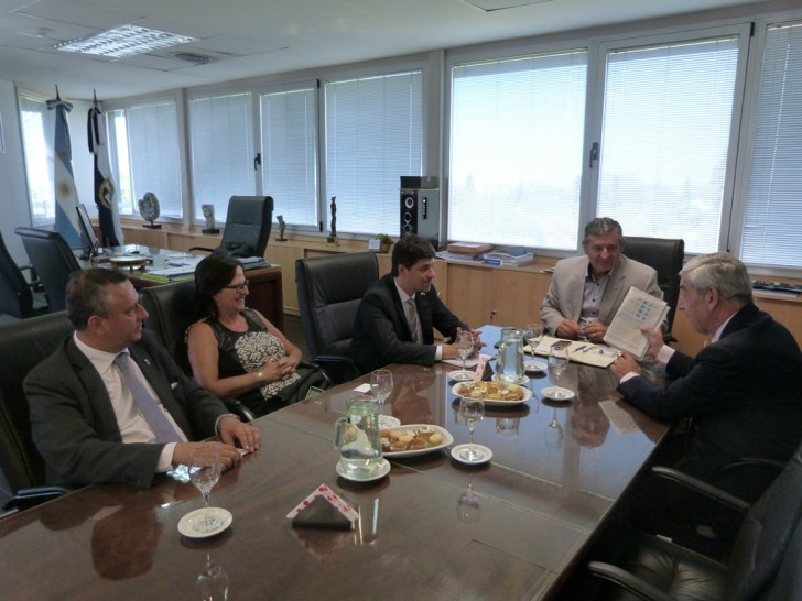 imagen El Embajador de Chile en Argentina se reunió con el Rector