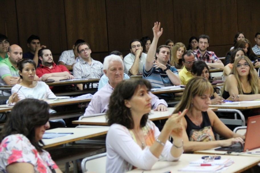 imagen Debatieron sobre salud en la Facultad de Ciencias Económicas