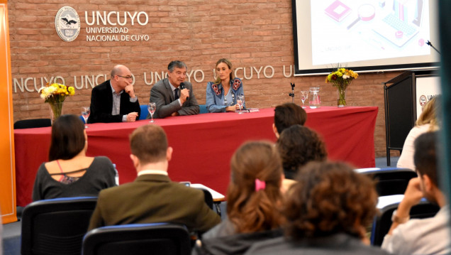 imagen Paul Capriotti analizó la importancia de la divulgación científica