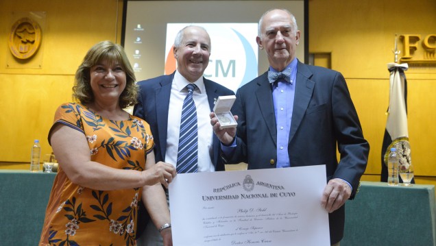 imagen Distinguieron con Doctorado Honoris Causa al biólogo Philip Stahl