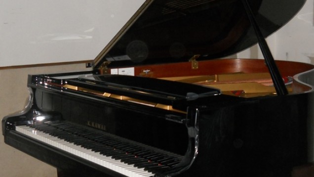 imagen Estrenan dos nuevos pianos para carreras musicales