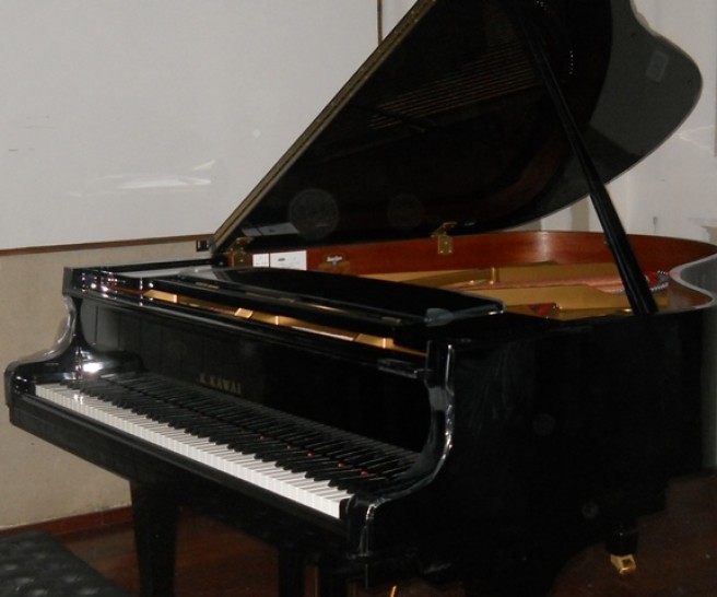 imagen Estrenan dos nuevos pianos para carreras musicales