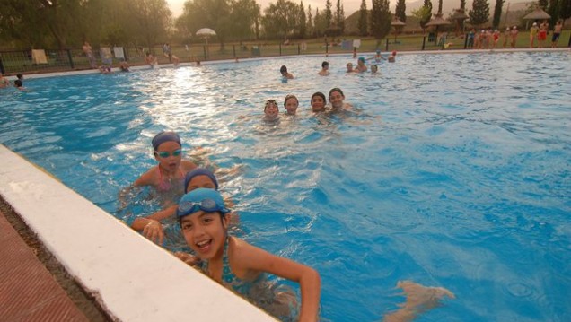 imagen Deportes despide el año con una fiesta en la pileta de la UNCuyo