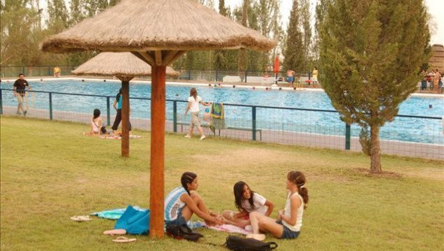 imagen Escuela de Verano muestra lo aprendido en natación