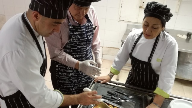imagen Pizzi protagonizó una clase de cocina en el Comedor