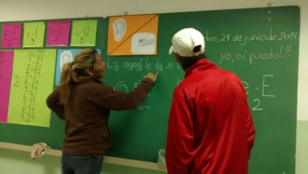 imagen Estudiantes de la UNCuyo alfabetizan a personas adultas 