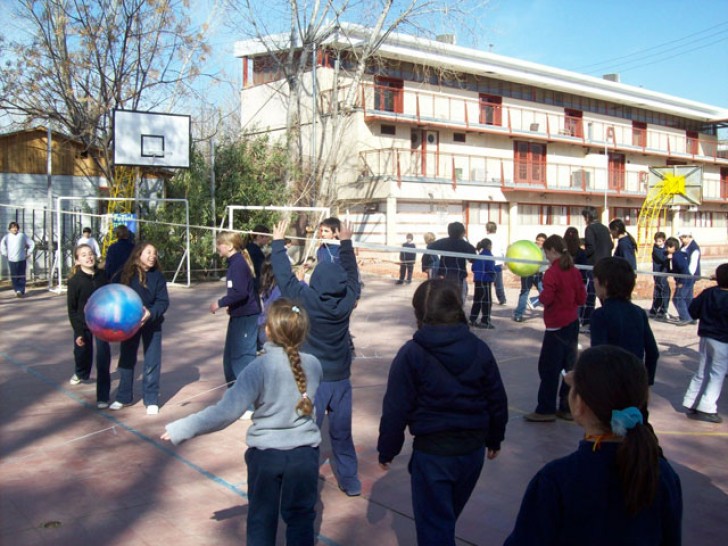 imagen Vía Blanca de las Reinas y actividad en colegios de la UNCuyo