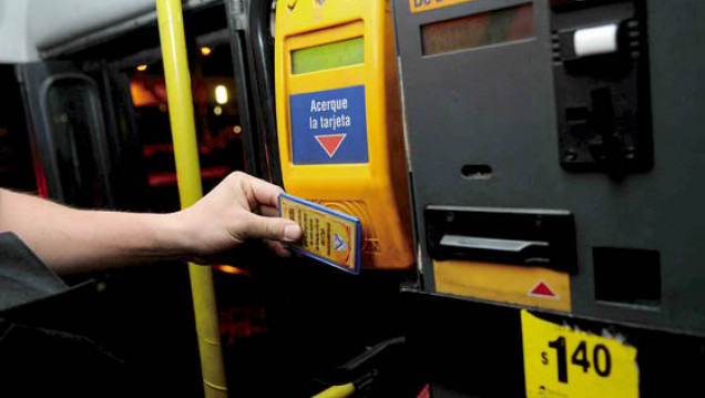 imagen Realizan carga de Red Bus en el Comedor Universitario