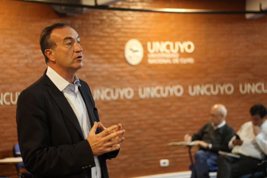 imagen La UNCUYO presentó su Red Interna de Vinculación