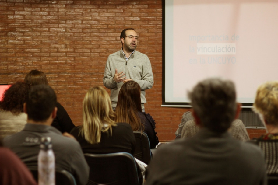 imagen La UNCUYO presentó su Red Interna de Vinculación