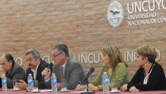 imagen Reflexionaron sobre convenio que regula la actividad de apoyo académico 