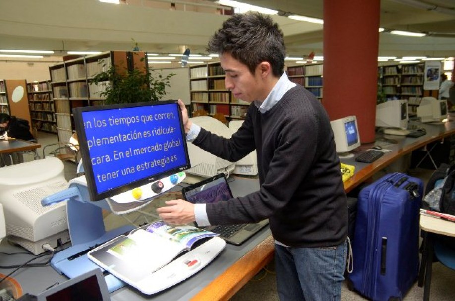 imagen Presentaron en la Biblioteca Central tecnologías para discapacitados visuales 