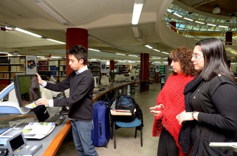 imagen Presentaron en la Biblioteca Central tecnologías para discapacitados visuales 