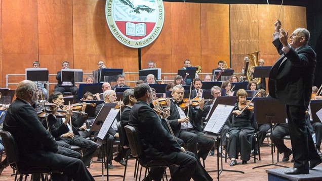 imagen La Sinfónica lleva «La Rosa del Azafrán» a la Nave Universitaria