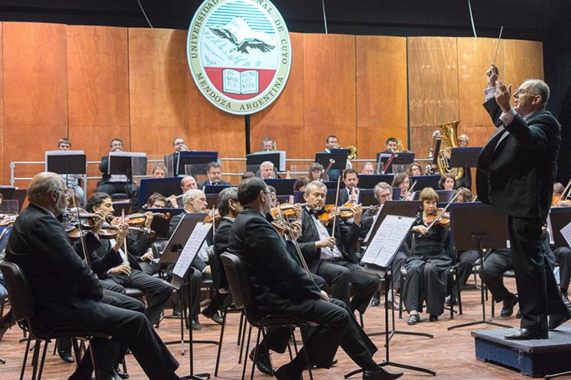 imagen La Sinfónica lleva «La Rosa del Azafrán» a la Nave Universitaria