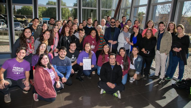 imagen Presentaron proyecto para capacitar en lengua de señas 