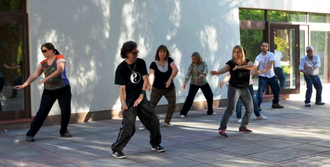 imagen Implementan clases de Tai Chi para mejorar la salud y comenzar el día con armonía