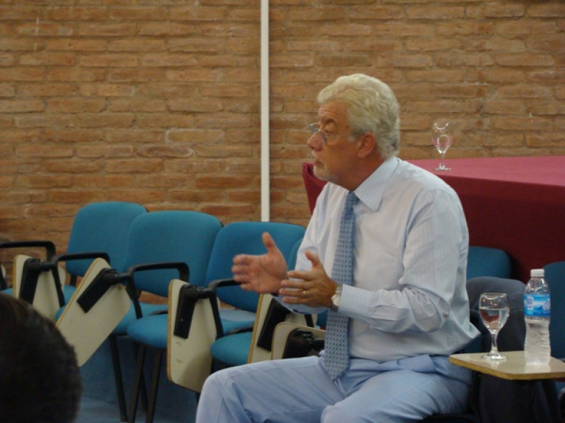 imagen Rector propone tres ejes fundamentales para modificar y ampliar participación con la reforma del Estatuto