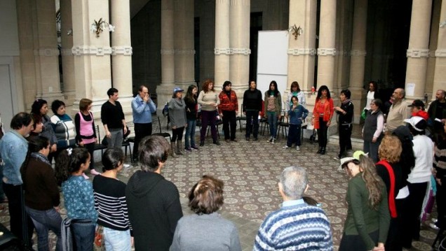 imagen Analizan cómo el teatro y la murga ayudan a la creación de identidad en barrios y cárceles