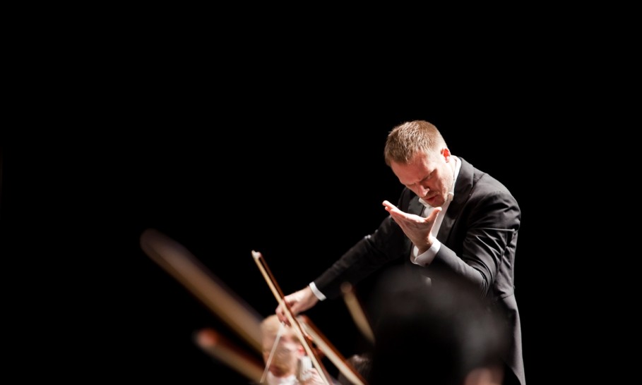 imagen Maestro brasilero dirigirá concierto de la Sinfónica