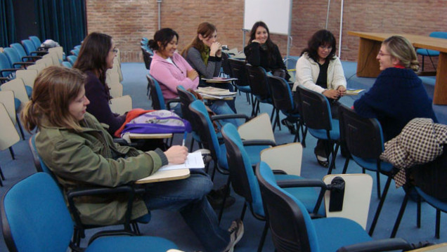 imagen Estudiantes pueden ser tutores en Contextos de Encierro
