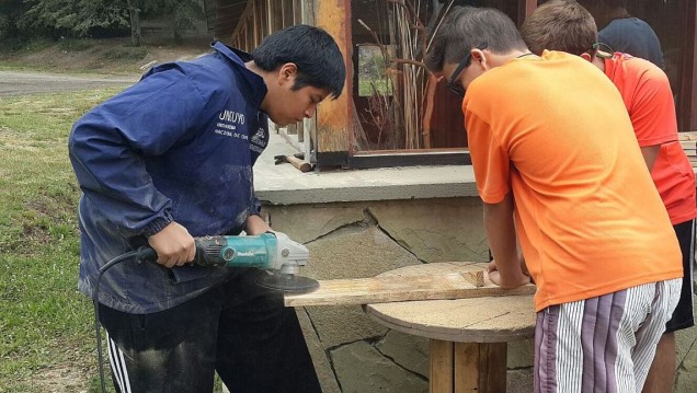 imagen Jóvenes aprenden a cuidar el medio ambiente en La Angostura