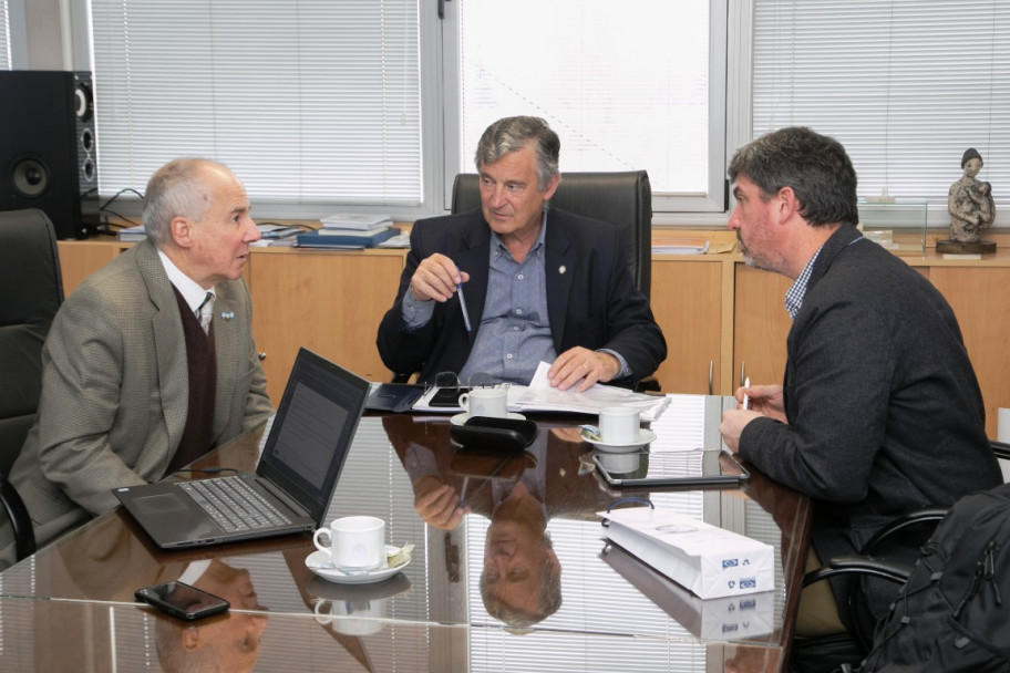 imagen El nuevo director del Balseiro se reunió con Pizzi