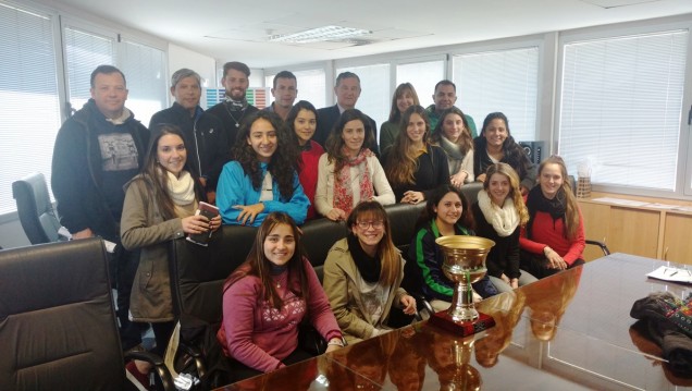 imagen Reconocimiento a campeonas de voley de la UNCuyo