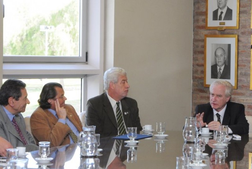 imagen Embajador Zaldívar disertará en la UNCuyo sobre la integración de Argentina y Chile